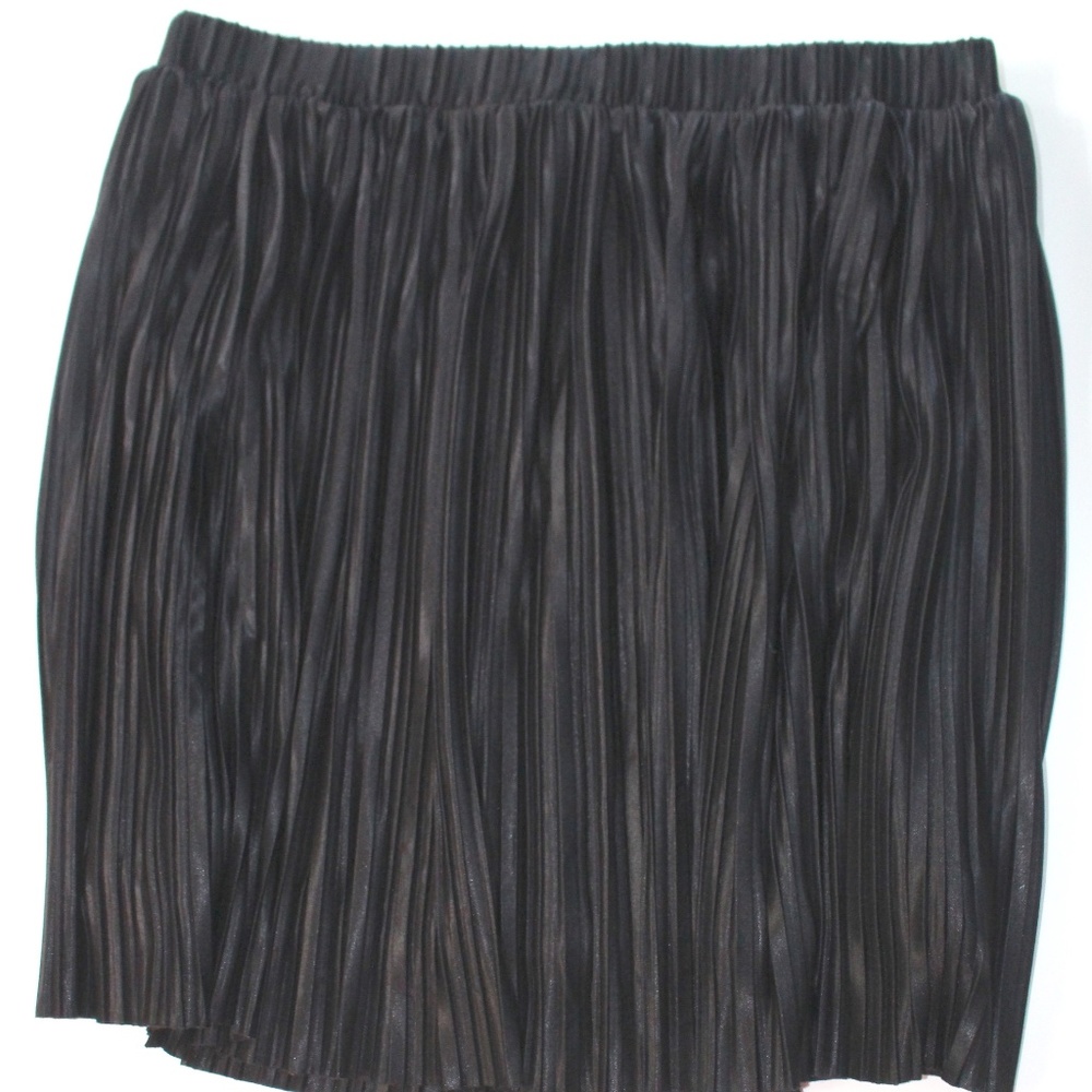 black skirt